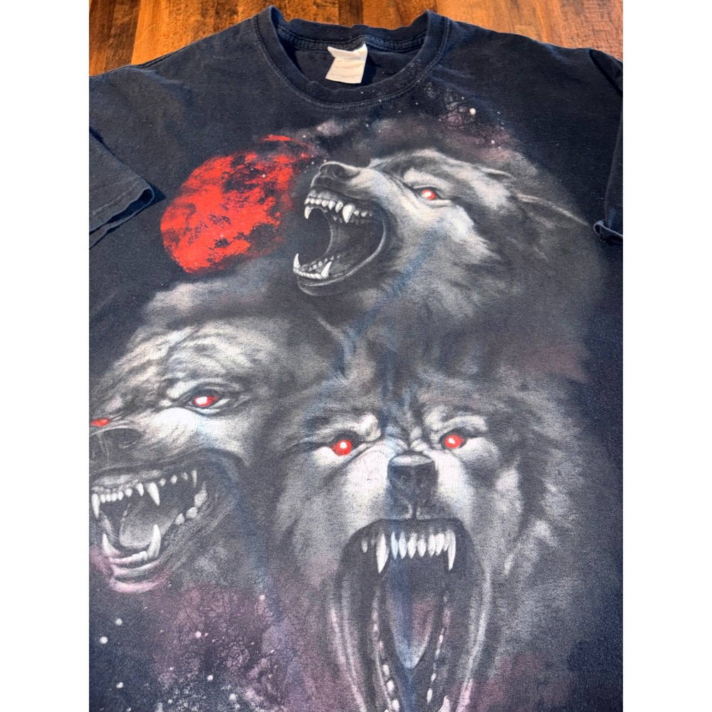 Gildan Heavy Cotton Three Wolf Moon Red Eyes Graphic T-Shirt Black XL - Picture 2 of 6